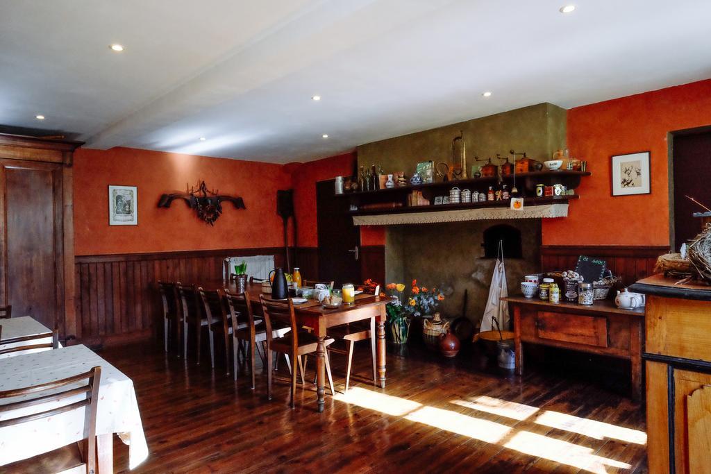 Le Poujastou Acomodação com café da manhã Juzet-de-Luchon Exterior foto