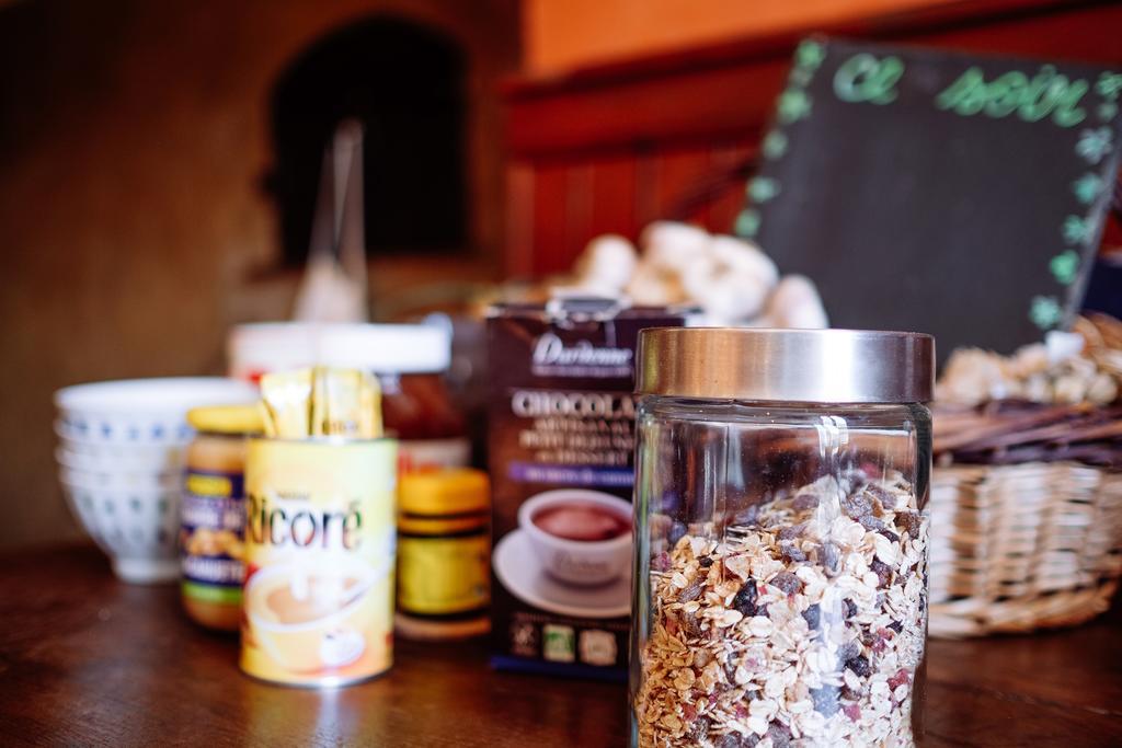 Le Poujastou Acomodação com café da manhã Juzet-de-Luchon Exterior foto