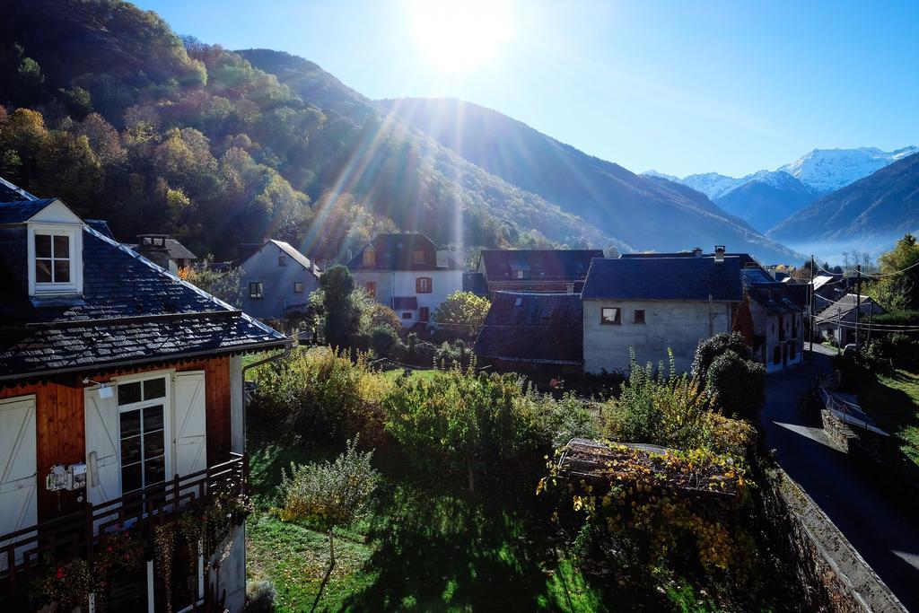 Le Poujastou Acomodação com café da manhã Juzet-de-Luchon Exterior foto